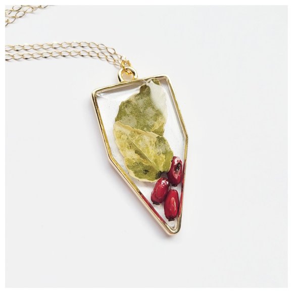 Handnade Pendant Necklace Green Red and Gold Pressed Dried Leaves and Berries - Picture 4 of 10